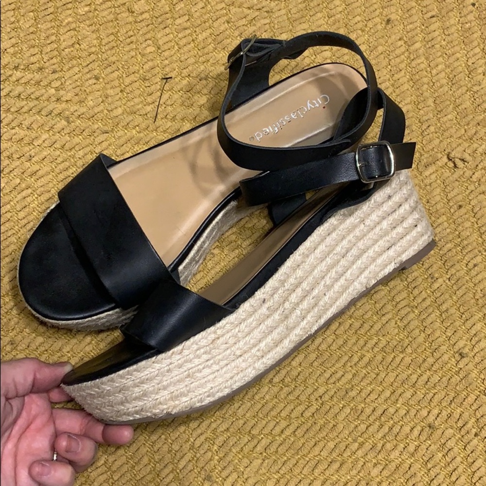 Black wedge platforms